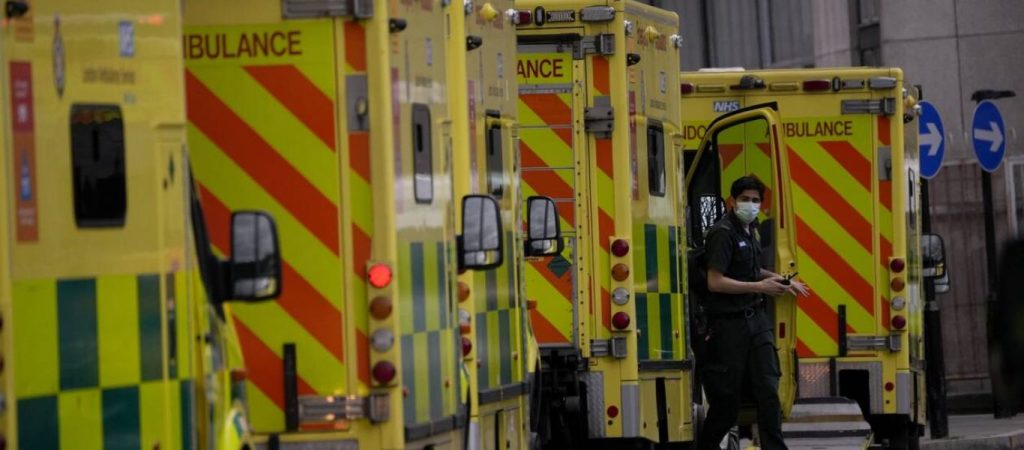 Βρετανία: Ο πρώτος θάνατος από ιό τύπου Έμπολα – Ο ΠΟΥ χαρακτηρίζει την ασθένεια ως «δυνητική πανδημία»