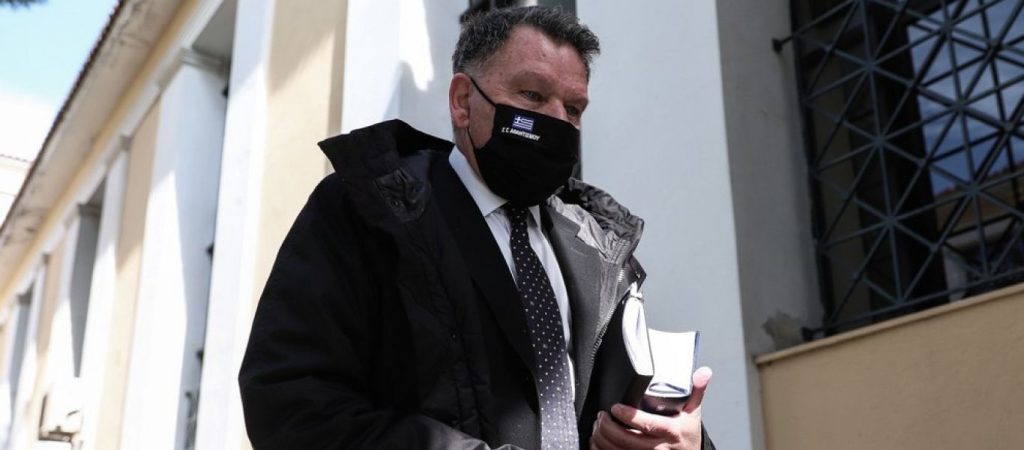 Υπόθεση Λιγνάδη: Νεαροί πέταξαν μπουκάλι με νερό στον Α.Κούγια