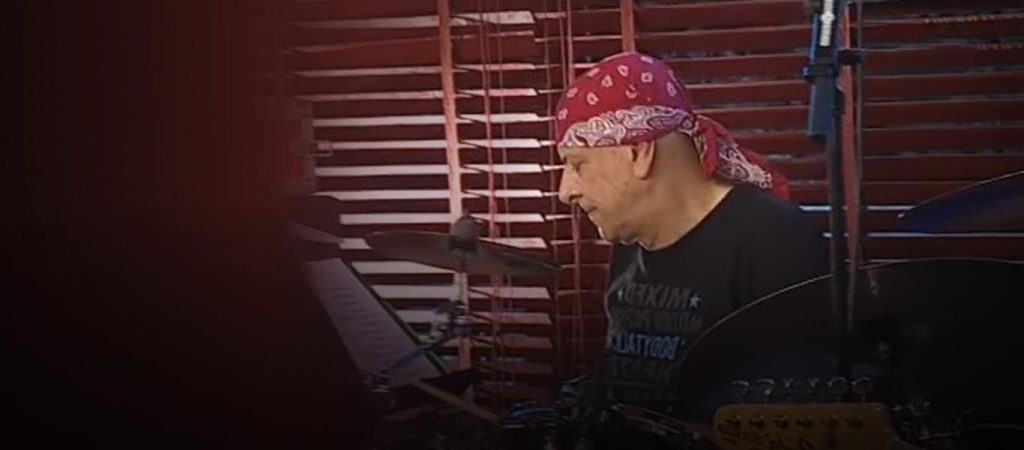 Ο ντράμερ των Πυξ Λαξ Γιώργος Γιαννόπουλος κατηγορείται για αποπλάνηση 8χρονης! – «Της έπιανε το πιπί και τον πωπό»