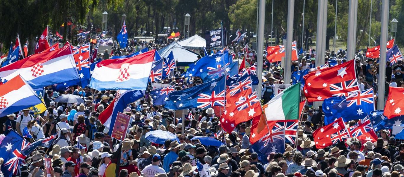 «Κονβόι της Ελευθερίας»: Tεράστια συγκέντρωση στην Αυστραλία – Απολύστε τους πολιτικούς φώναζαν οι διαδηλωτές