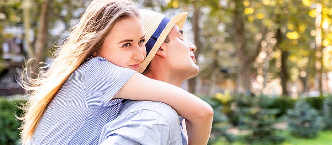 Διαφορά ηλικίας: Σε ποιες γυναίκες αρέσουν οι μικροί και σε ποιες οι μεγάλοι άντρες;