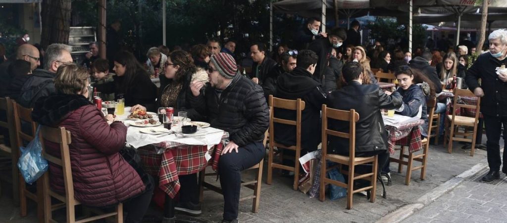 Αυτά είναι τα επόμενα πιθανά βήματα χαλάρωσης των μέτρων – Την Τετάρτη συνεδριάζει η επιτροπή