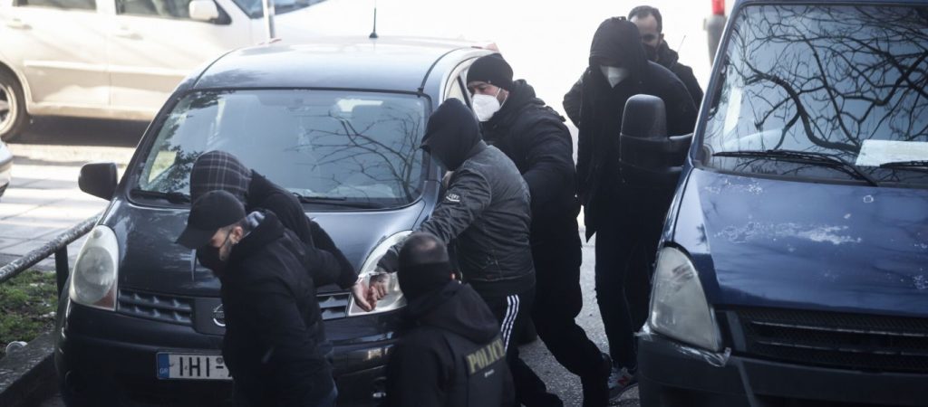 Δολοφονία Άλκη: «Κλειδί» το DNA  – Κλείνουν σύνδεσμοι – Μητέρα του 19χρονου: «Καμία ομιλία με δολοφόνους»