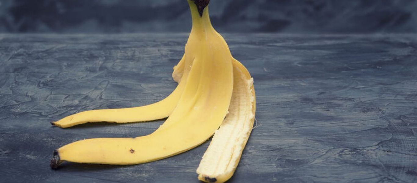 Πονοκέφαλος & ημικρανία: Δείτε πως θα τα αντιμετωπίσετε με μια φλούδα μπανάνας (βίντεο)