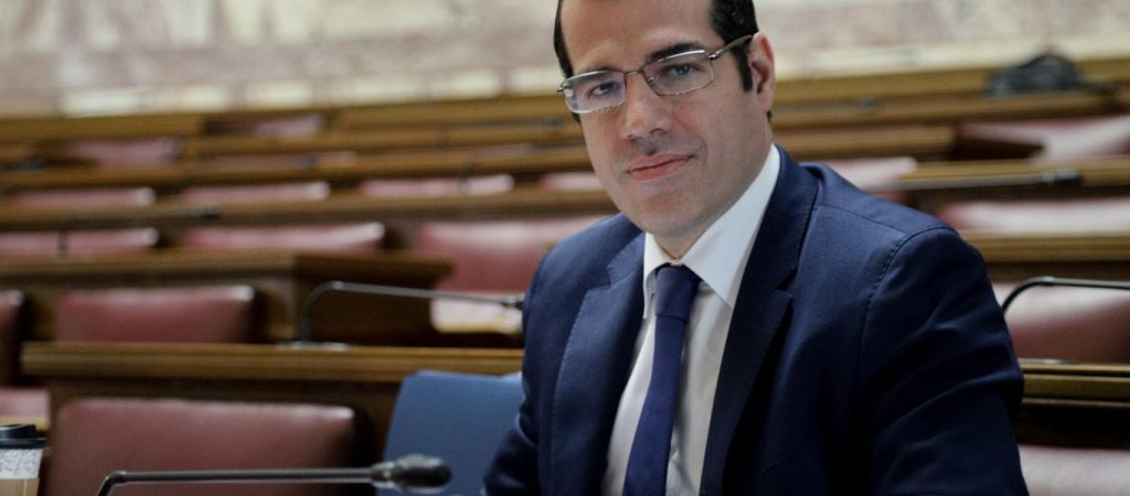 Παραδοχή από Θ.Πλεύρη: «Η Όμικρον είναι επικίνδυνη, αλλά όχι σαν την Δέλτα» – Άρση μέτρων μόνο για εμβολιασμένους