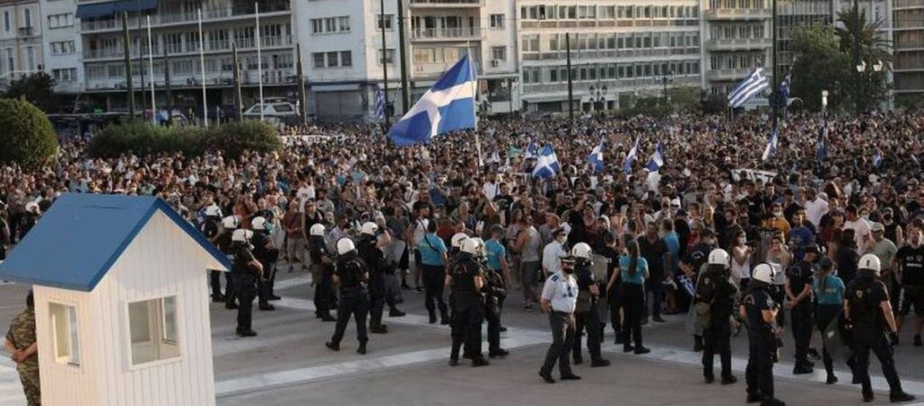 Σύνταγμα: Μεγάλη συγκέντρωση κατά του υποχρεωτικού εμβολιασμού – Χιλιάδες κόσμου