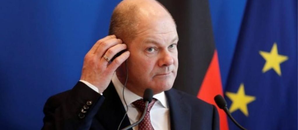 Ο.Σολτς σε Ρωσία: «Βαριές συνέπειες εάν επιτεθείτε στην Ουκρανία»