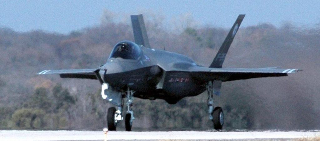 Ιαπωνία: Βρέθηκε το πτώμα και του δεύτερου χειριστή του ιαπωνικού F-15 που κατέπεσε στη θάλασσα τον Ιανουάριο