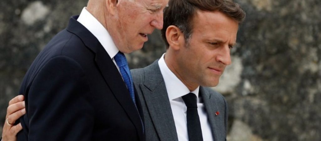 Νέα συνομιλία Μπάιντεν-Μακρον στον απόηχο της απομάκρυνσής ρωσικών στρατευμάτων από τα ουκρανικά σύνορα