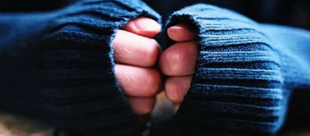 Παγωμένα δάχτυλα σε χέρια και πόδια: Τι είναι το φαινόμενο Raynaud που μπορεί να κρύβεται από πίσω;