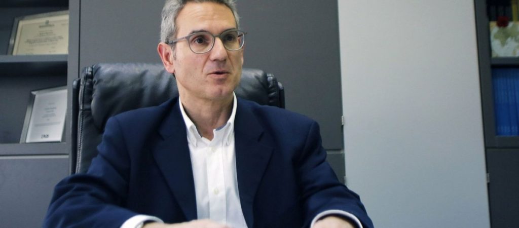 Καθηγητής Παρασκευής: «Να μην δοθεί στους πολίτες το μήνυμα ότι τελειώσαμε με την πανδημία»