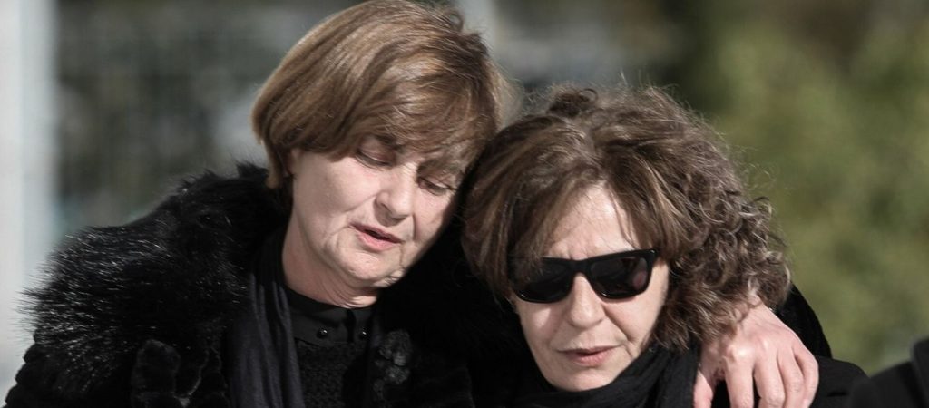 Ξεσπά η μητέρα της Ε.Τοπαλούδη: «Έζησε το παιδί μου 100 θανάτους – Θα τους λιώσω όλους»