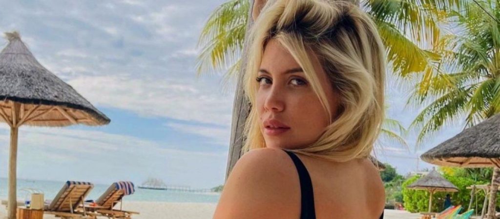 Η Γουάντα Νάρα άνοιξε το μπουρνούζι… και μοίρασε «εγκεφαλικά» (φώτο)