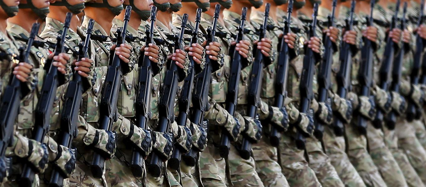 Απίστευτες σκηνές από την προετοιμασία παρέλασης στην Κίνα (βίντεο)