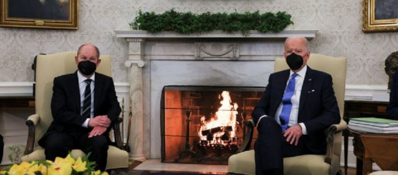 Τ.Μπάιντεν και Ο.Σολτς ζητούν από τη Μόσχα «πραγματικά μέτρα αποκλιμάκωσης»