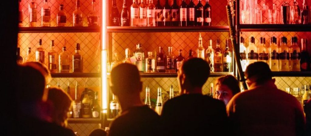 Χαλάρωση μέτρων: Τι αλλάζει από το Σάββατο σε διασκέδαση και γήπεδα