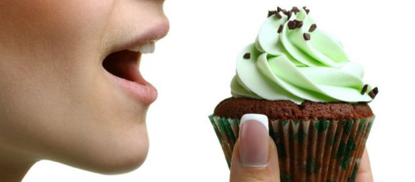 Θέλετε να φάτε κάτι γλυκό; – Οι 20 υγιεινές τροφές που θα σας βγάλουν από τον πειρασμό (βίντεο)