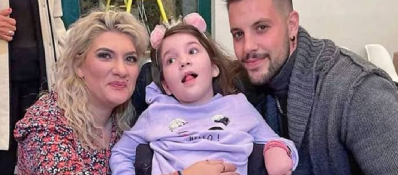 Πάτρα: Σοκάρει η νέα μαρτυρία – «Η μητέρα άργησε στην κηδεία της Τζωρτζίνας επειδή ήταν… για καφέ!»