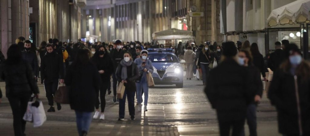 Ιταλία: «Πετύχαμε ανοσία ασφαλείας» υποστηρίζει καθηγητής παρά τα δεκάδες χιλιάδες