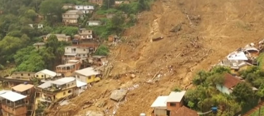 Βραζιλία: Οι νεκροί από τις πλημμύρες και τις κατολισθήσεις ξεπέρασαν τους 100