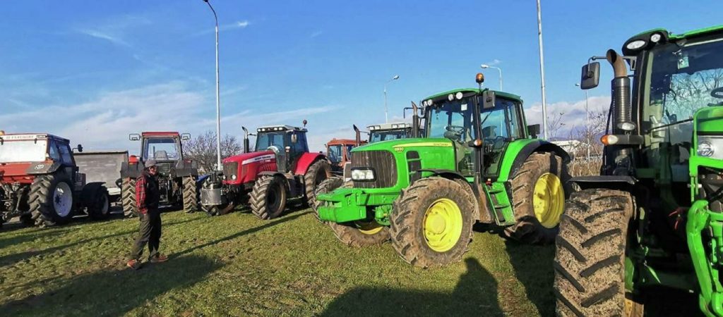Αγρότες: Προσωρινό μπλόκο στην Εθνική Οδό Θεσσαλονίκης-Μουδανιών