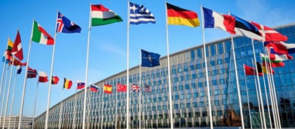 ΥΠΕΞ: Είμαστε προσηλωμένοι στις αξίες της συμμαχίας – Δήλωση για τα 70 χρόνια από την ένταξη στο ΝΑΤΟ