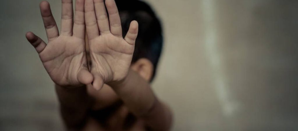 Συνελήφθη γιαγιά που χαστούκισε τον εγγονό της στο Αγρίνιο – Την μήνυσε ο πατέρας του παιδιού