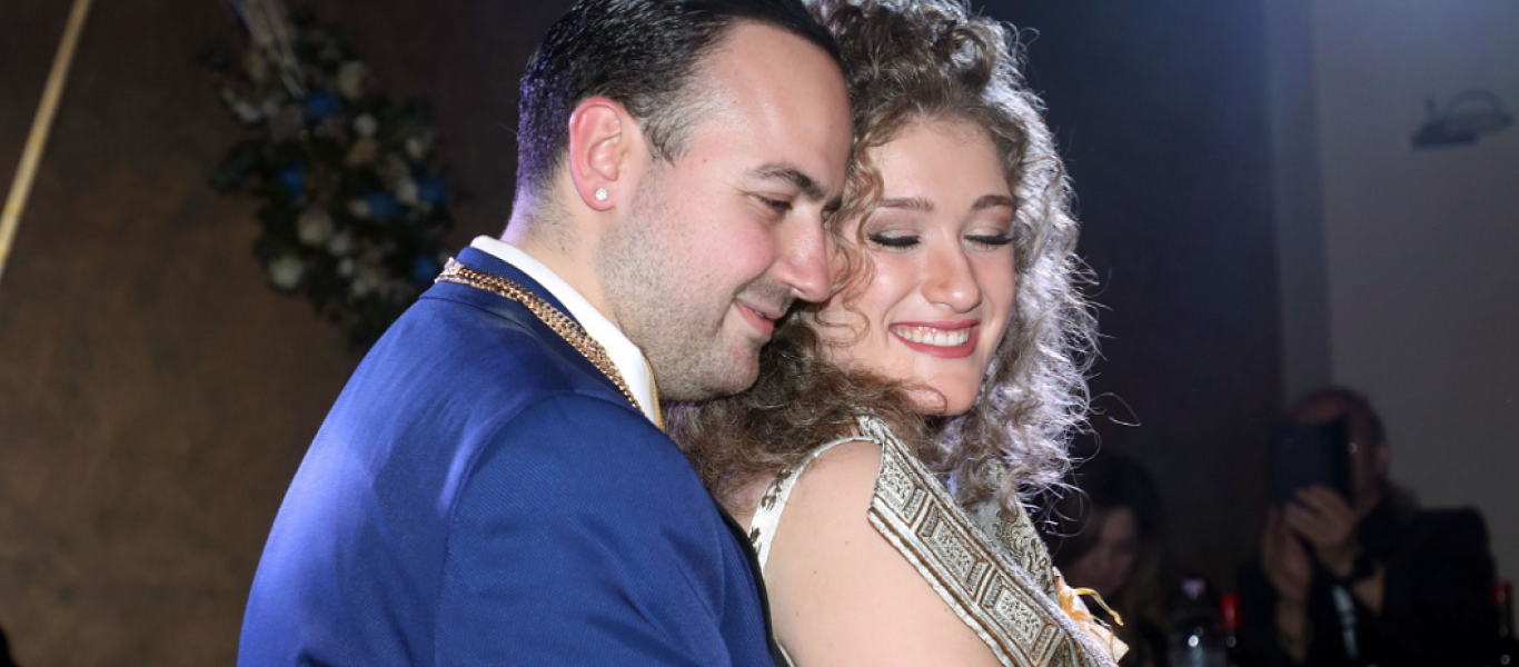 Αρραβωνιάστηκαν ο Μαυρίκιος Μαυρικίου και η Ιλάειρα Ζήση – Ο χορός του ζευγαριού (βίντεο)