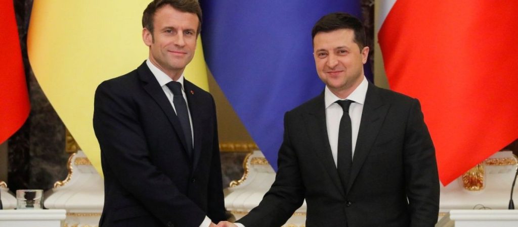 Επικοινωνία Β.Ζελένσκι με  Ε.Μακρόν για εκτόνωση της έντασης στις αποσχισθείσες περιοχές της Αν.Ουκρανίας