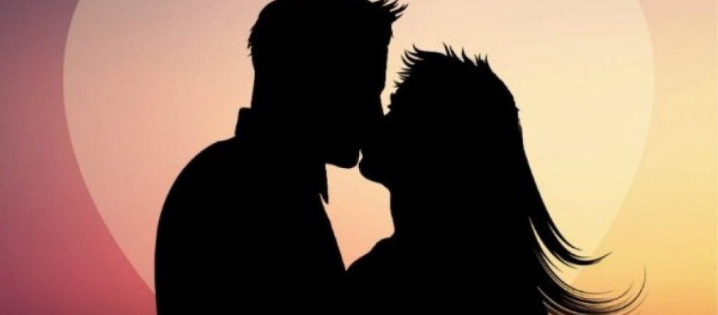 Αυτός είναι ο λόγος που όταν φιλιόμαστε… γέρνουμε προς τα δεξιά