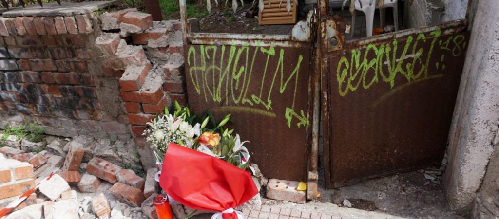 Συγκλονίζει το μήνυμα στο σημείο όπου σκοτώθηκε ο 22χρονος – «Καλό ταξίδι παλικάρι μου. Συγνώμη για τον κόσμο μας!»