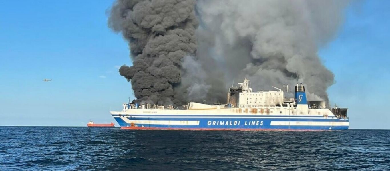 Φωτιά στο Euroferry Olympia: Βρέθηκε ζωντανός επιβάτης στην πρύμνη του πλοίου – Φωτογραφία ντοκουμέντο