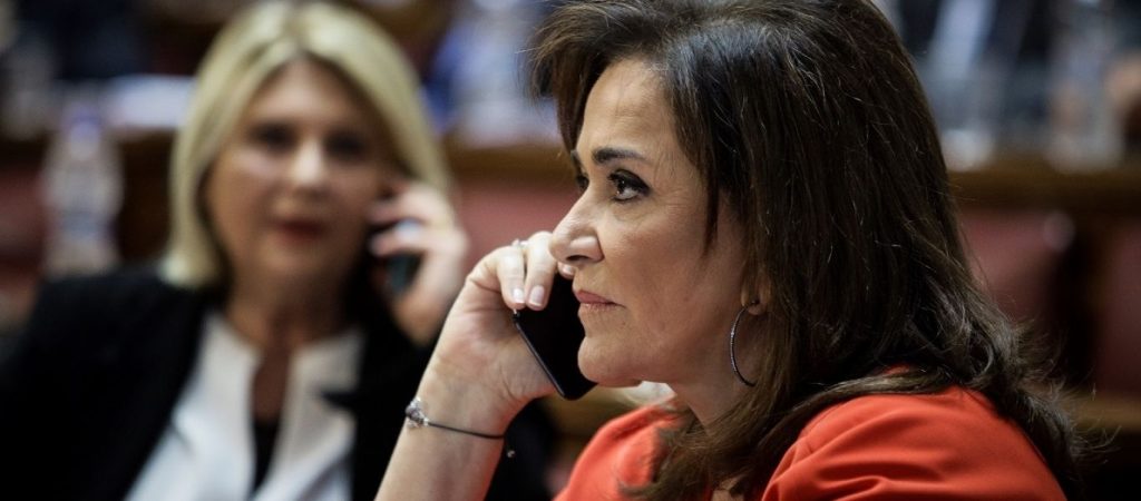 Ντόρα Μπακογιάννη: «Η ελληνική κοινωνία έπαθε και έμαθε – Έχει αναπτύξει μεγάλες αντιστάσεις απέναντι στον λαϊκισμό»