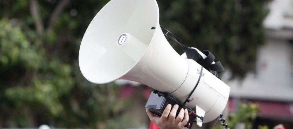 Πολωνία: Πολίτες «ξεχύθηκαν» στους δρόμους υπέρ της ειρήνης στην Ουκρανία