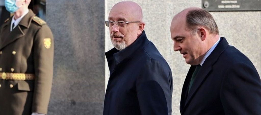 Ο Ουκρανός ΥΠΑΜ «τελείωσε» τα σενάρια για «ρωσική εισβολή»: «Δεν υπάρχουν ρωσικές δυνάμεις – Δεν θα υπάρξει εισβολή»