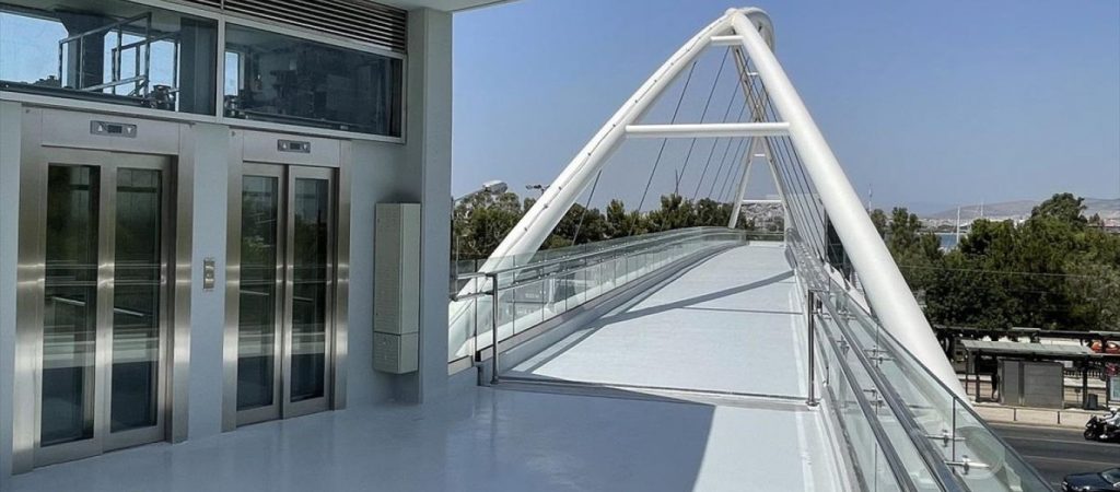 Περιφέρεια Αττικής: Παραδίδεται αύριο η νέα πεζογέφυρα της Αγίας Παρασκευής