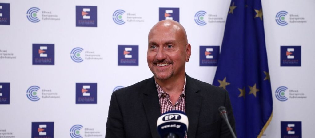 Θ.Ζαούτης: «Η Όμικρον θα φέρει το τέλος της έντονης φάσης της πανδημίας – Θα συνεχιστεί η μείωση των θανάτων»