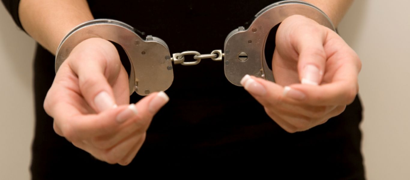 Τενεσί: 38χρονη έταζε ηλεκτρονικά τσιγάρα σε 9 ανήλικους μαθητές για να κάνει σεξ μαζί τους