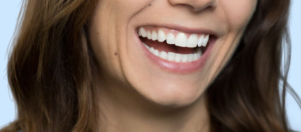 Έχετε ευαίσθητα δόντια; – Αυτά είναι τα 4 πράγματα που πρέπει να αποφεύγετε
