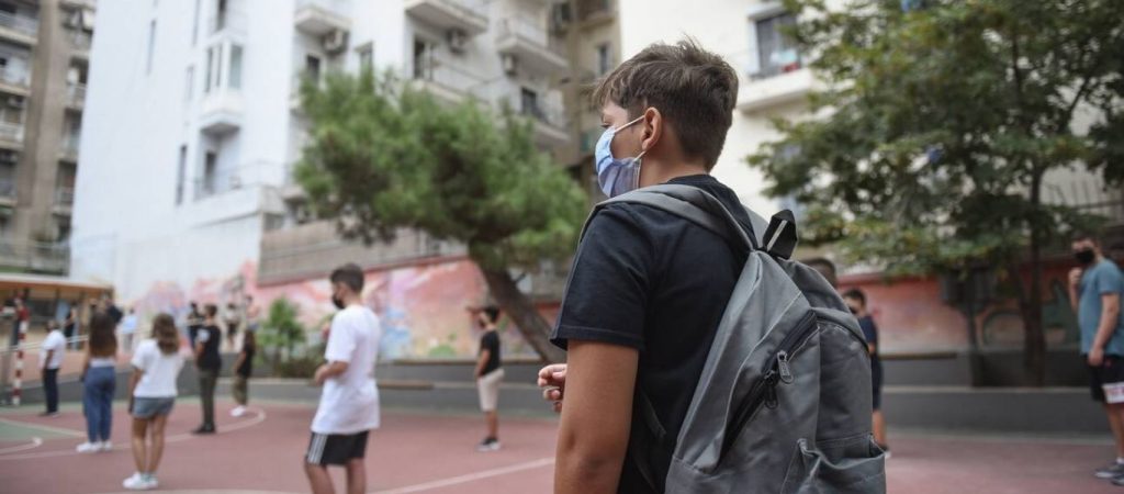 Με αυτά τα νέα μέτρα επιστρέφουν οι σχολικές εκδρομές – Τι ισχύει για τους ανεμβολίαστους μαθητές & εκπαιδευτικούς