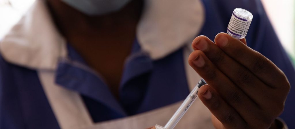 Μας ξεπέρασε η… Ουγκάντα: Προτείνει να πηγαίνουν φυλακή οι μη εμβολιασμένοι
