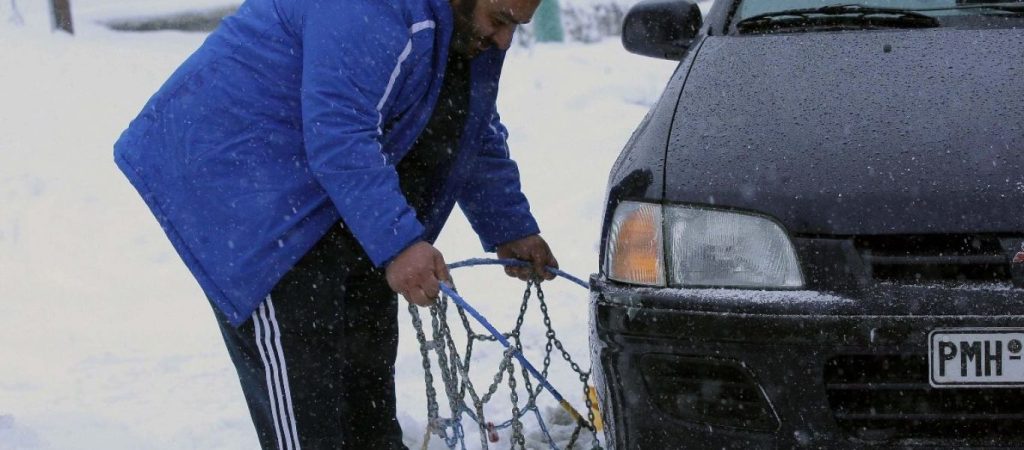 Δίπλωμα οδήγησης: Υποχρεωτική εκπαίδευση και στην τοποθέτηση αντιολισθητικών αλυσίδων