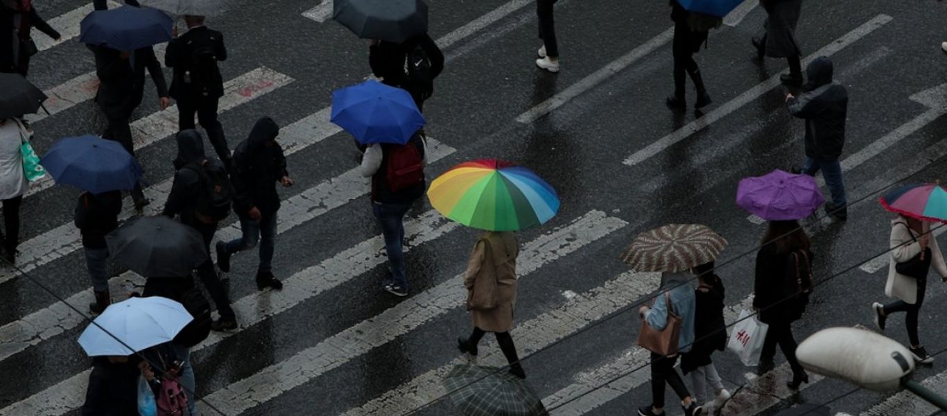 Καιρός: «Άστατη» Τσικνοπέμπτη με βροχή στην Αττική και ήλιο στη Θεσσαλονίκη