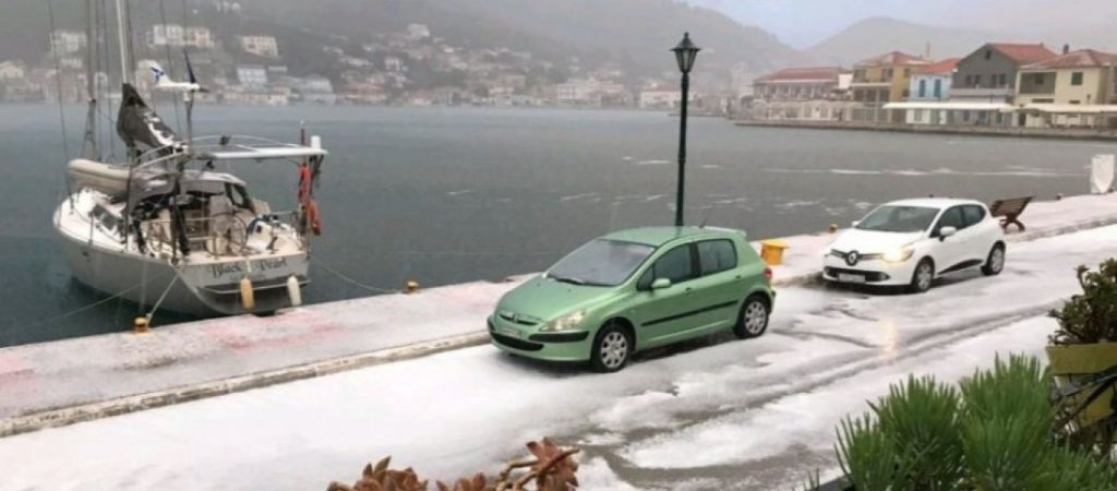 Σφοδρή χαλαζόπτωση στην Ιθάκη – «Για να μπορέσουμε να καθαρίσουμε τους δρόμους βγάλαμε μπουλντόζες» (φώτο)