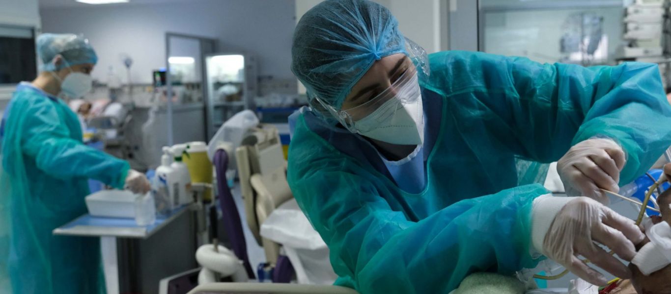 Νοσηλευτής ΜΕΘ στο ΝΙΜΤΣ σε pronews.gr: «Πλέον έρχονται μόνο εμβολιασμένοι – Με αυτούς τους τρόπους διέλυσαν το ΕΣΥ»