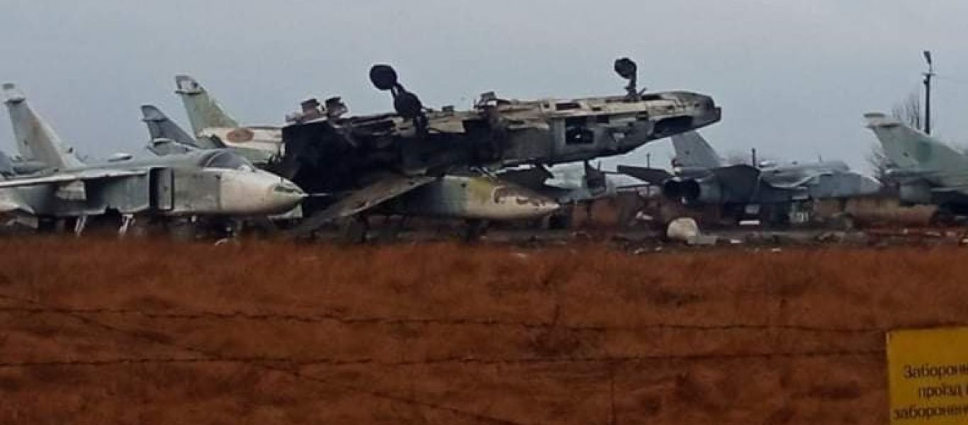 Κατεστραμμένα ουκρανικά Su-24 μετά από  αεροπορικές επιθέσεις της ρωσικής Αεροπορίας