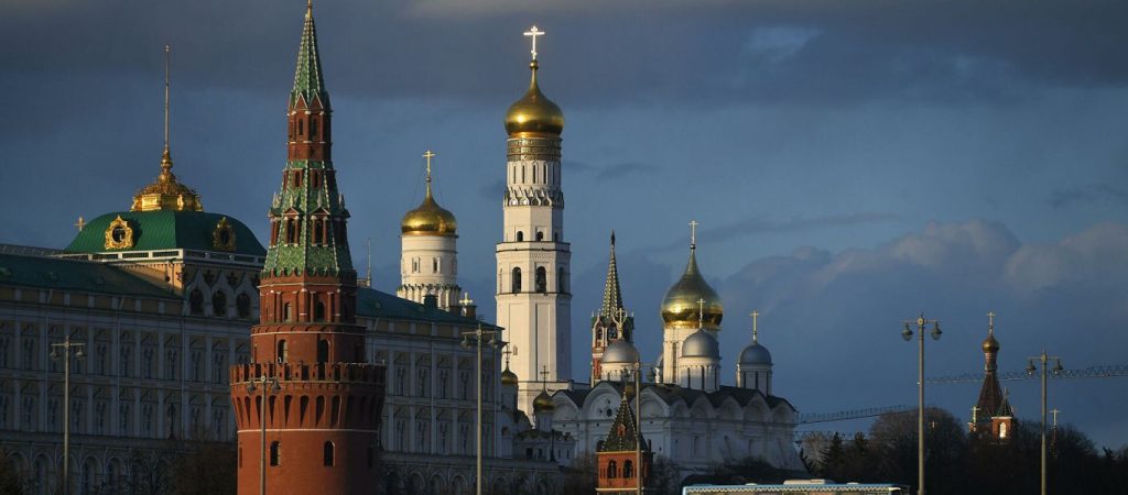 Κρεμλίνο: «Θετικό βήμα ότι ο Ζελένσκι είναι έτοιμος να συζητήσει για ένα ουδέτερο καθεστώς στην Ουκρανία»