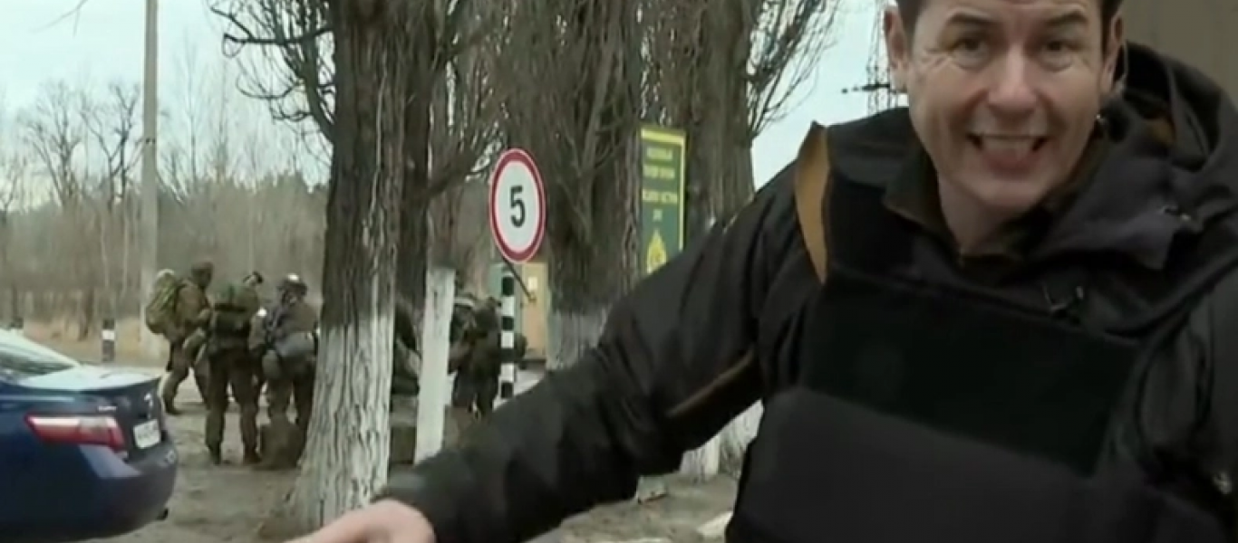 Αμερικανός δημοσιογράφος στο Κίεβο νομίζει ότι  μιλάει σε Ουκρανούς στρατιώτες αλλά ήταν… Ρώσοι!