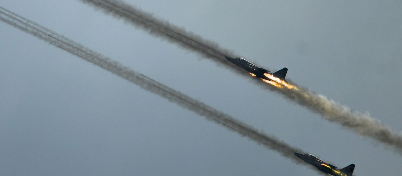 Ουκρανία:  Αντιαεροπορικός πύραυλος κτυπά ρωσικό Su-25 και αυτό συνεχίζει να πετά κανονικά!