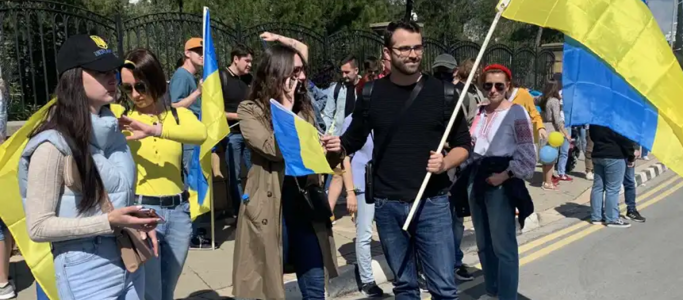 Επέμβαση στην Ουκρανία: Ουκρανοί διαδήλωσαν έξω από το Προεδρικό Μέγαρο στη Λευκωσία